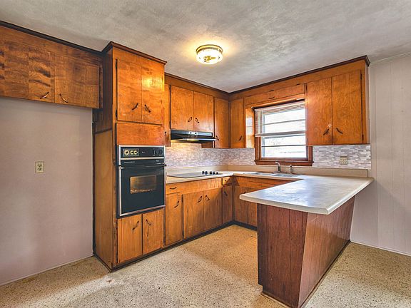 5th image of 421 Colonial Ave