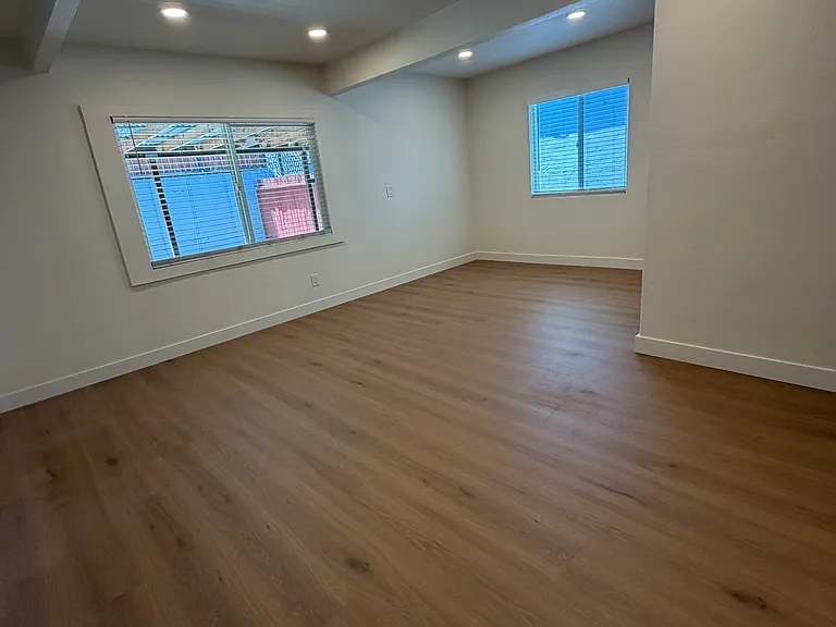 2704 Highland Ave — Photo 6