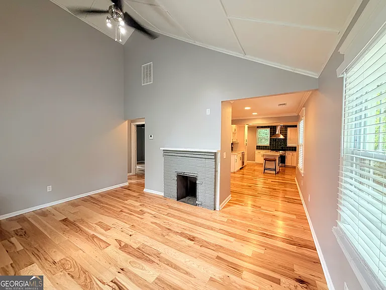 1894 North Ave NW — Photo 5