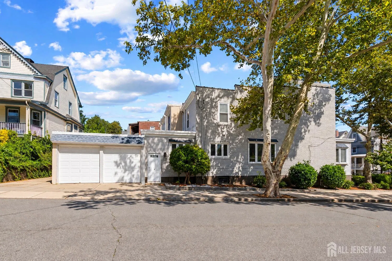 3 bed, 2.0 bath, 1863 sqft, $3,200 — Photo 3