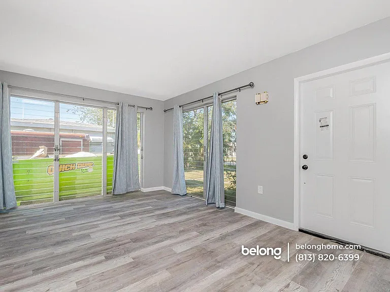 691 Sharon Cir — Photo 3