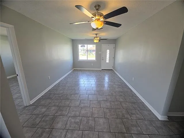 1684 Lauradale Dr — Photo 2