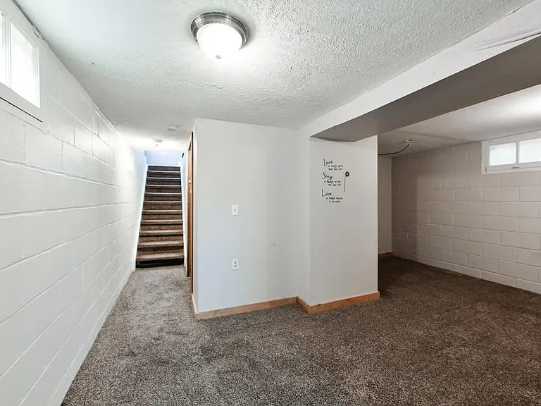 4522 S 40th St — Photo 14