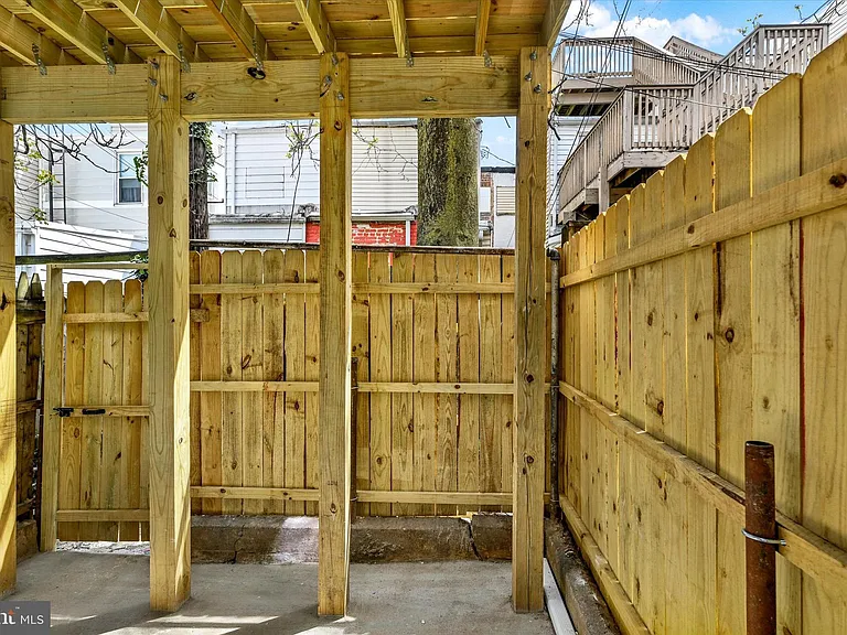 1705 Olive St — Photo 24