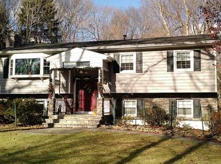 4 Eton Pl, Airmont, NY 10952