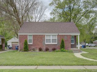 16661 Five Points St, Redford, MI 48240
