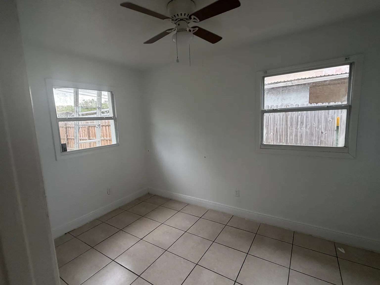 3 bed, 822 sqft, $1,800 — Photo 1