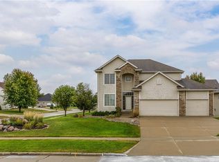 9424 Twin Eagles Dr, Johnston, IA 50131