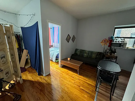 Rented by Safdie Realty Group | media 4