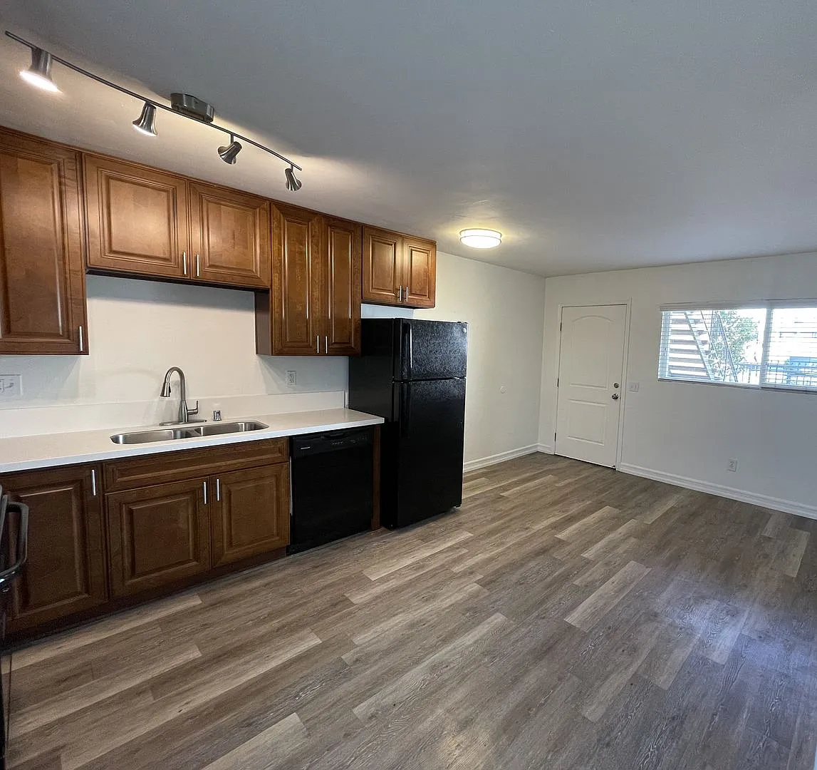 5005 Trojan Ave- Newly Renovated Ground Floor Home — Photo 4