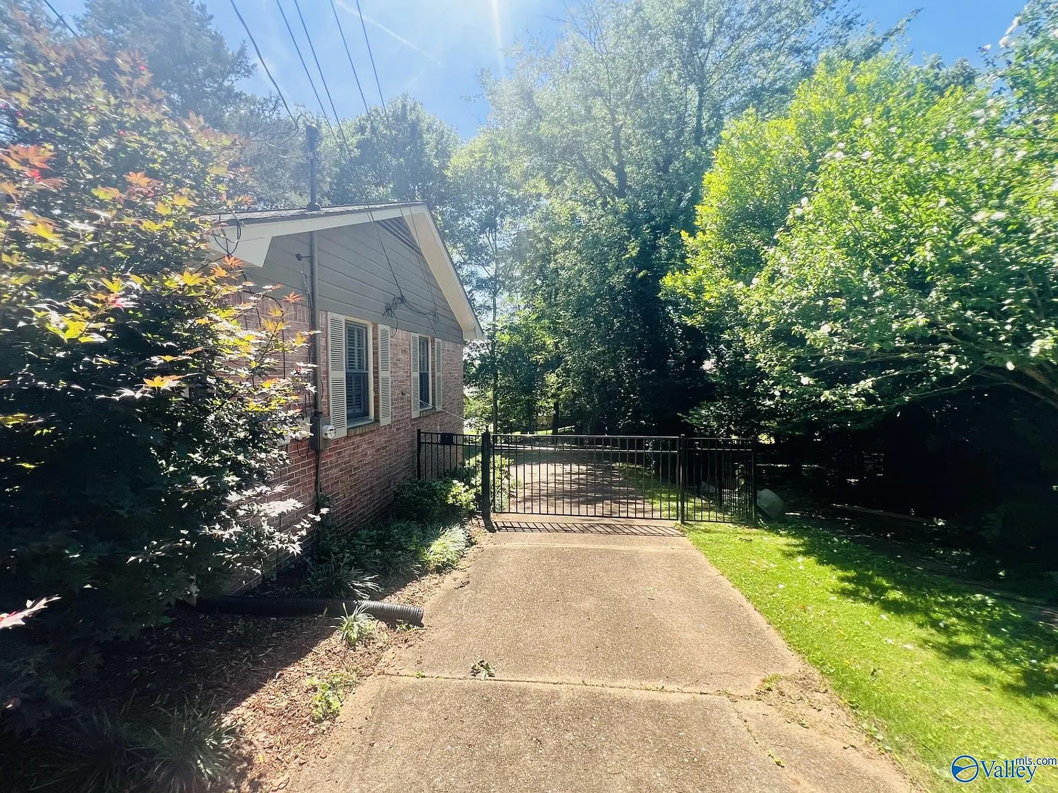3 bed, 2.0 bath, 2000 sqft, $2,295 — Photo 2