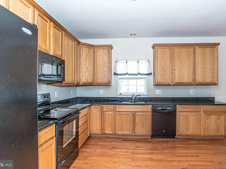 8004 Towering Oak Way — Photo 8