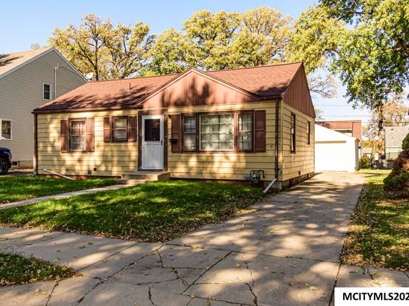744 16th St NE, Mason City, IA 50401