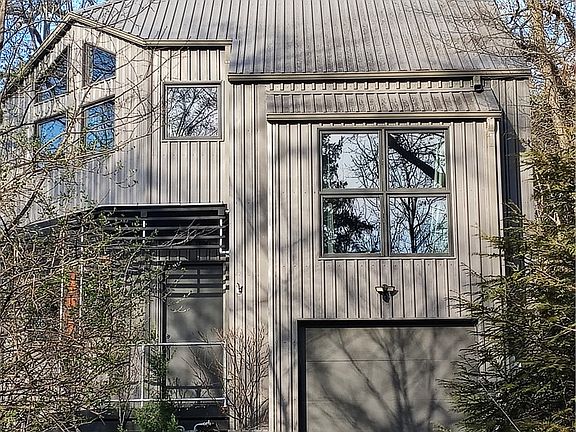 3rd image of 492 N Vinson Ave