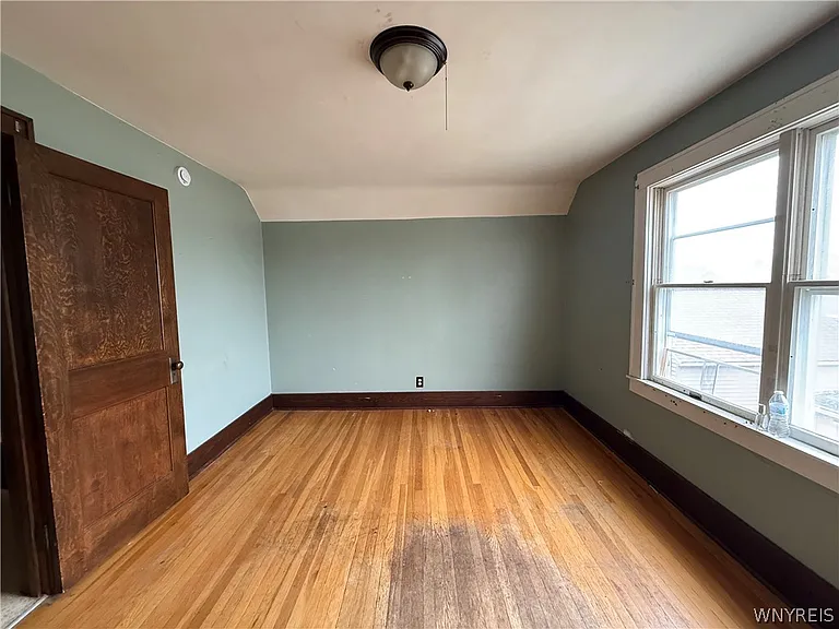 733 Lasalle Ave — Photo 9