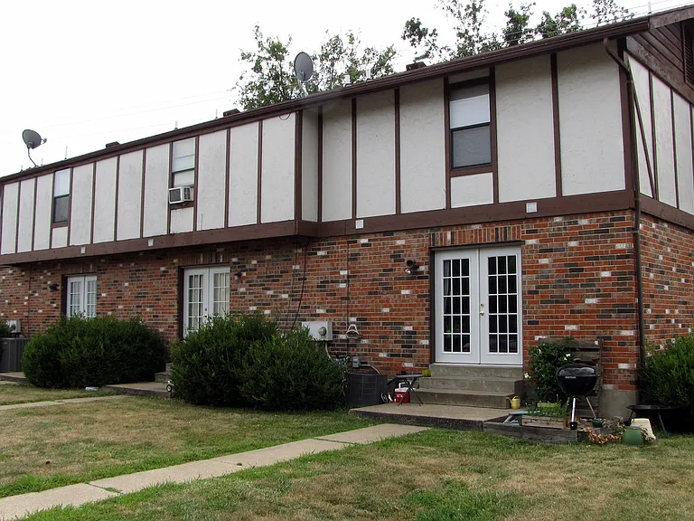 195 N Service Rd #C — Photo 13