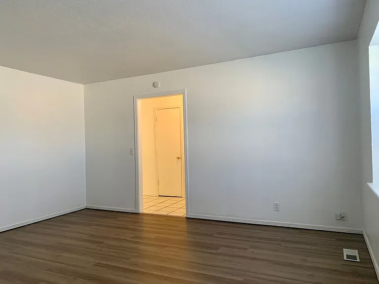 2716 Chaucer Dr — Photo 8