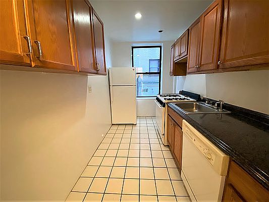 1st image of 417 E 89th St APT C