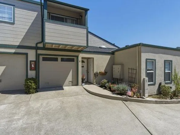189 San Pablo Ct APT 8, Marina, CA 93933