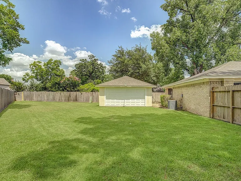 7315 Foxside Ln — Photo 39
