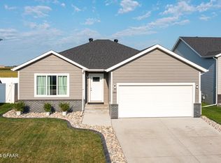 5884 Lou Ann St, Grand Forks, ND 58201