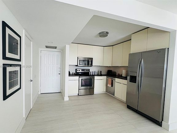 3rd image of 200 Leslie Dr APT 1017