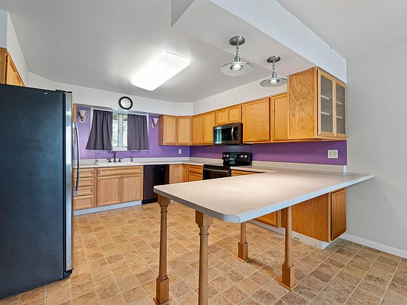 4th image of 215 McNaul St