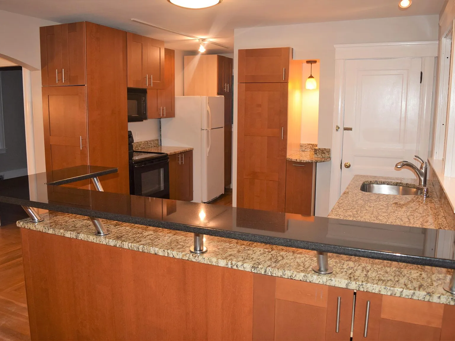 33 Almy St — Photo 4