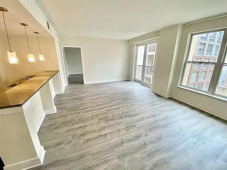 2 bed, 2.0 bath, 1190 sqft, $4,700 — Photo 2