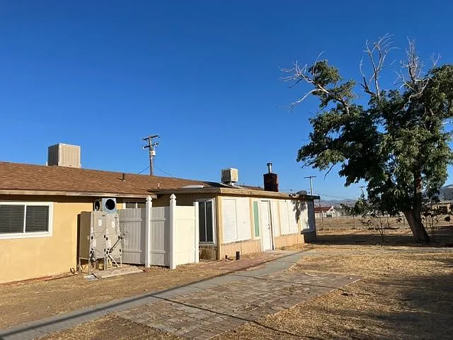 3 bed, 1792 sqft, $3,200 — Photo 3