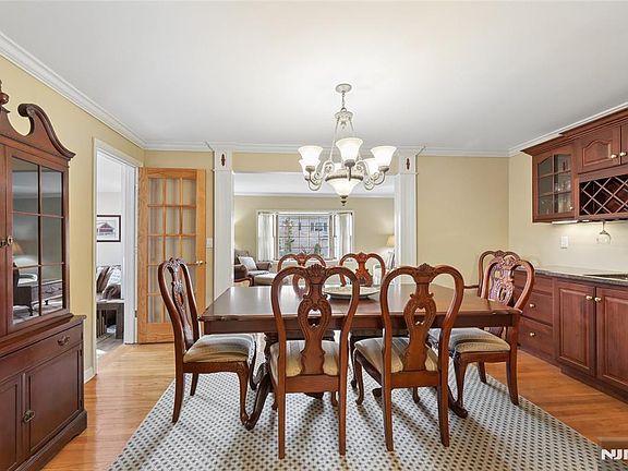 4th image of 38 Madison Ave