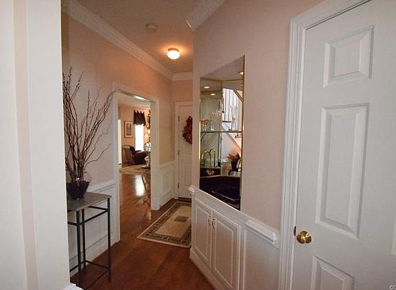 3rd image of 5704 Hinsdale Pl