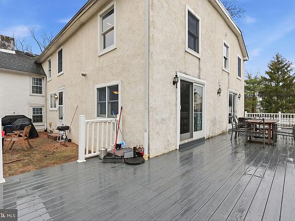 5th image of 2293 Meetinghouse Rd