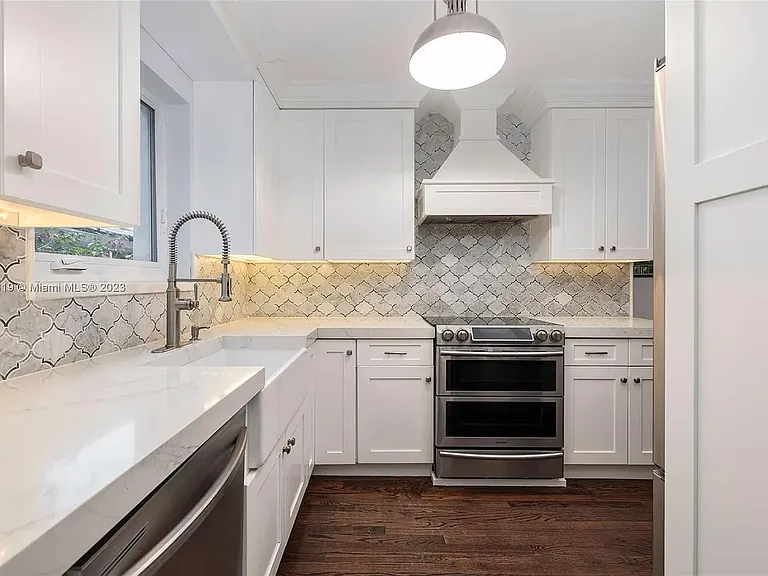 2180 SW 24th St — Photo 15