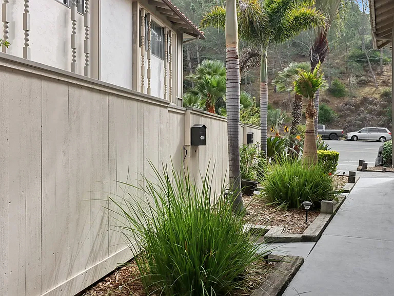 La Jollan Townhomes — Photo 23