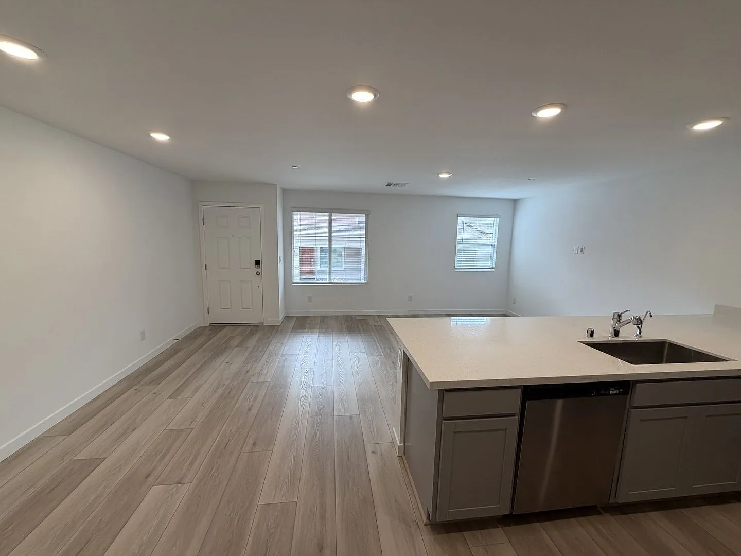 Immaculate 3-Bedroom, 2.5 Bath Townhome — Photo 4