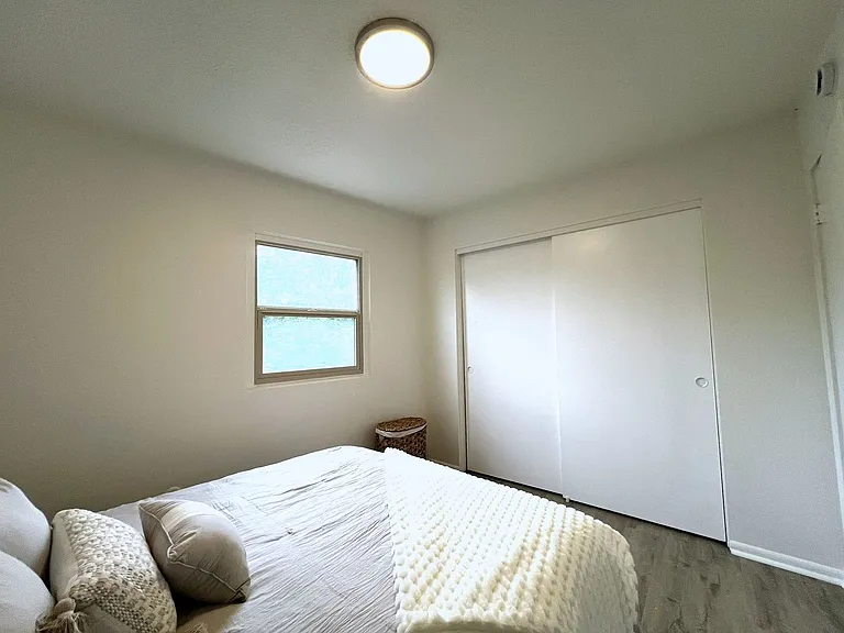 Crescent Apartments — Photo 5