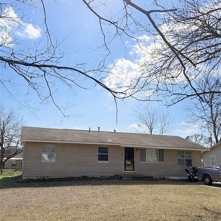 1st image of 404 W Denton Ave