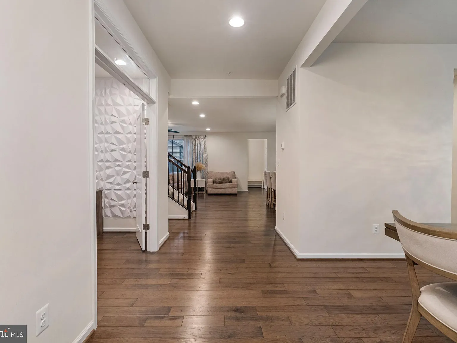 4 bed, 3.5 bath, 3548 sqft, $4,400 — Photo 2
