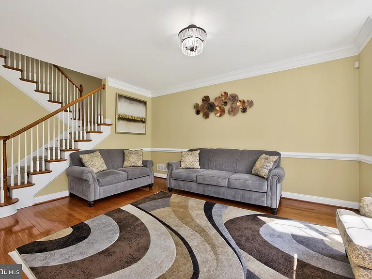 121 Shilling Ave — Photo 14
