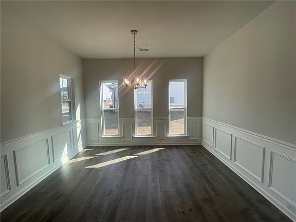 3rd image of 4446 Quilter St