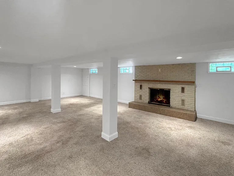 205 S Bryan Ave — Photo 9