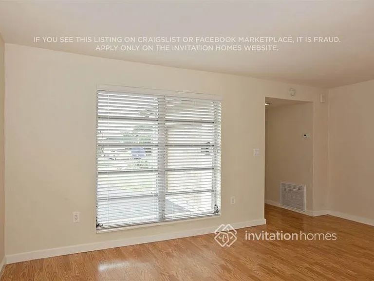 8407 NW 26th St — Photo 3