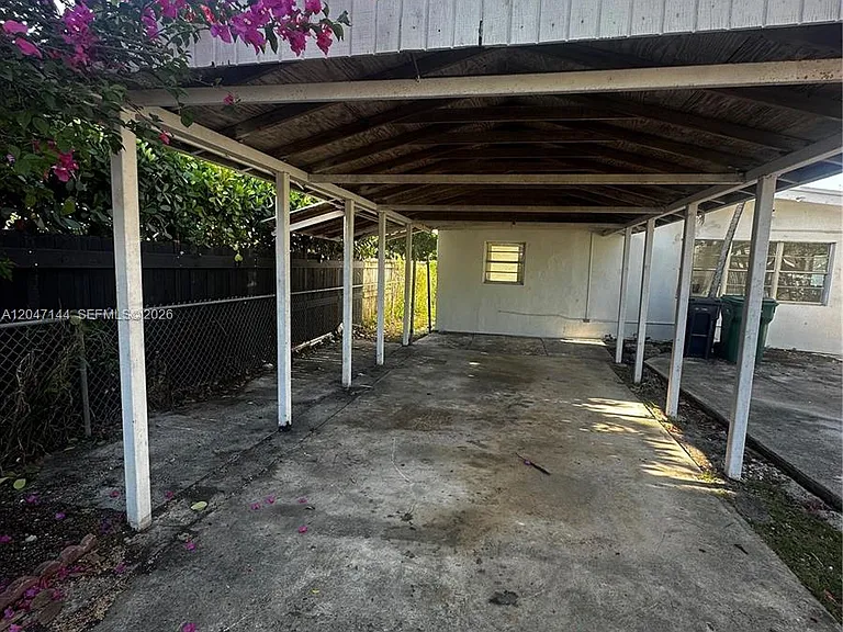 821 SW 2nd St — Photo 3