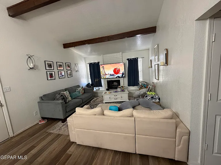 3547 E Glen Dr — Photo 2