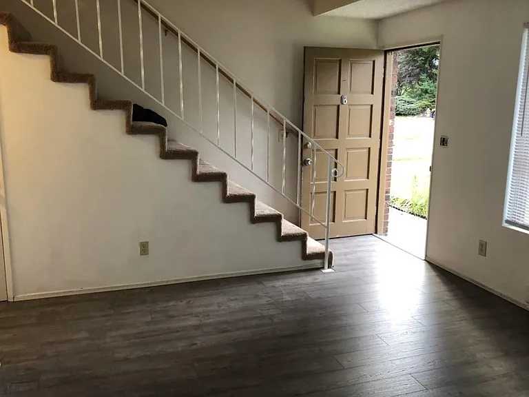 2210 Howard Ave #A — Photo 4