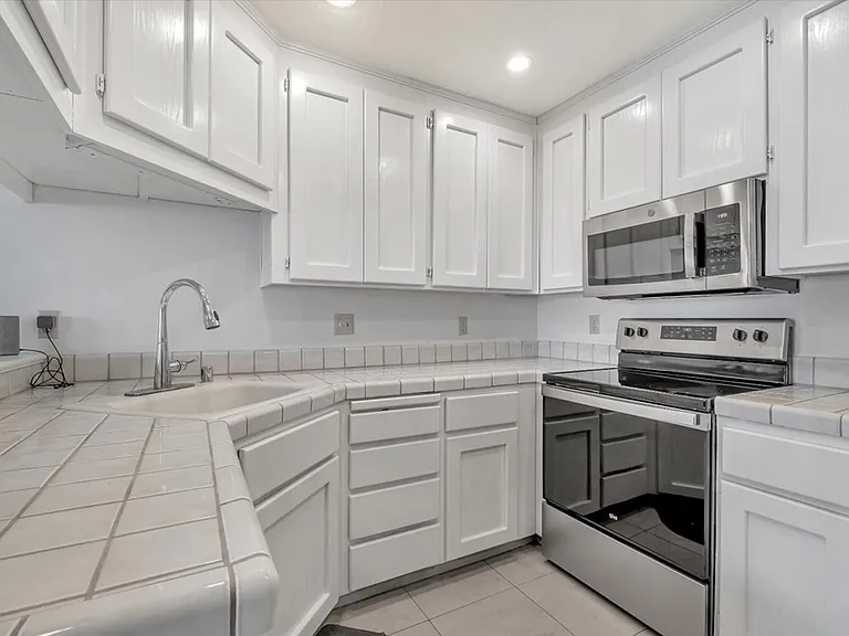 18 Carriage Ln — Photo 12