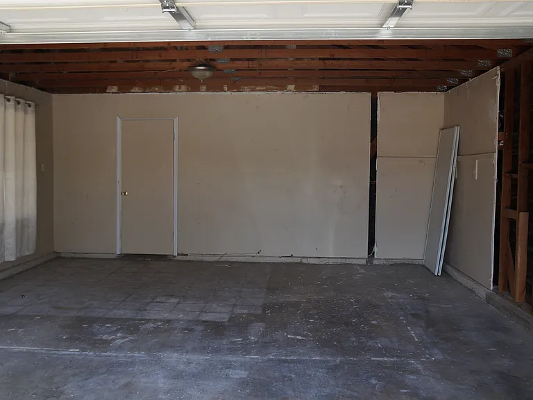 4051 Weyer St — Photo 11