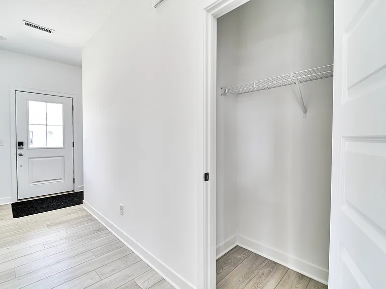 425 Eisenhower St — Photo 8