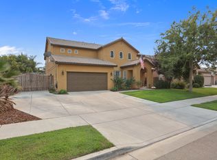 2633 W Newton Ct, Visalia, CA 93291